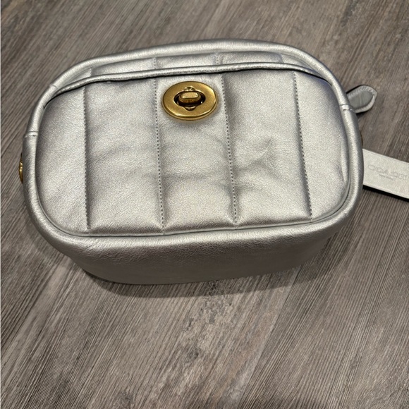 Coach Silver Crossbody Bag - Quilted FLAW Brand NEW - Picture 14 of 16